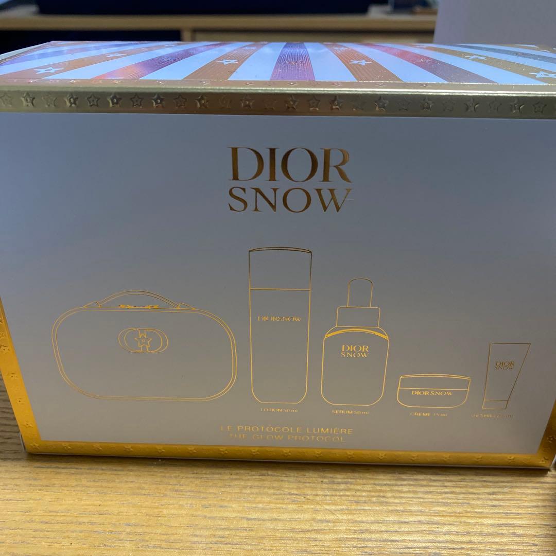 Dior クリスマスコフレ ディオール スノー エッセンス ホリデー 2025