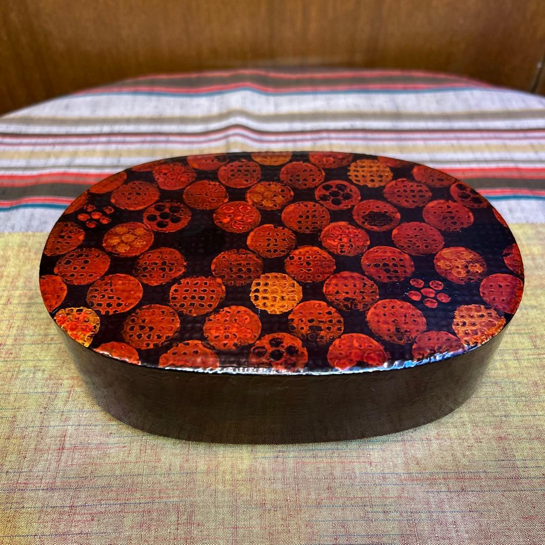 登根　円作　漆器　重箱/塗箱　黒地に赤と金の文様