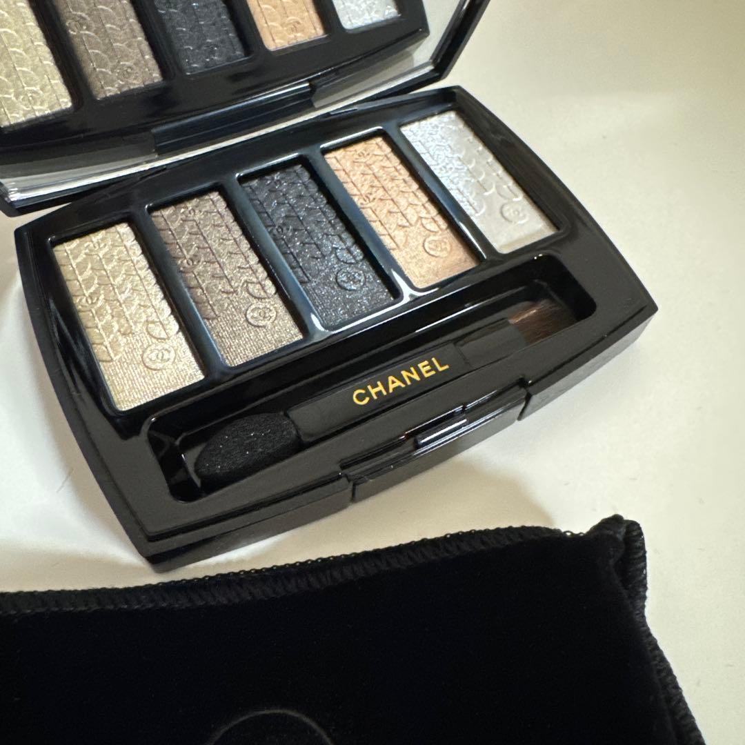 限定 CHANEL LUMIÈRE GRAPHIQUE アイシャドウ パレット