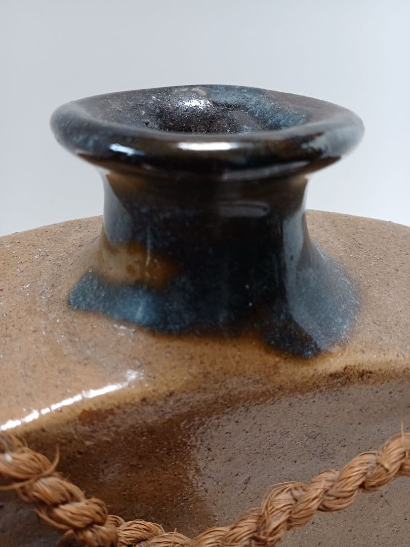 琉球壺屋焼　小橋川清正さん　抱瓶　双魚文　約24×15センチ