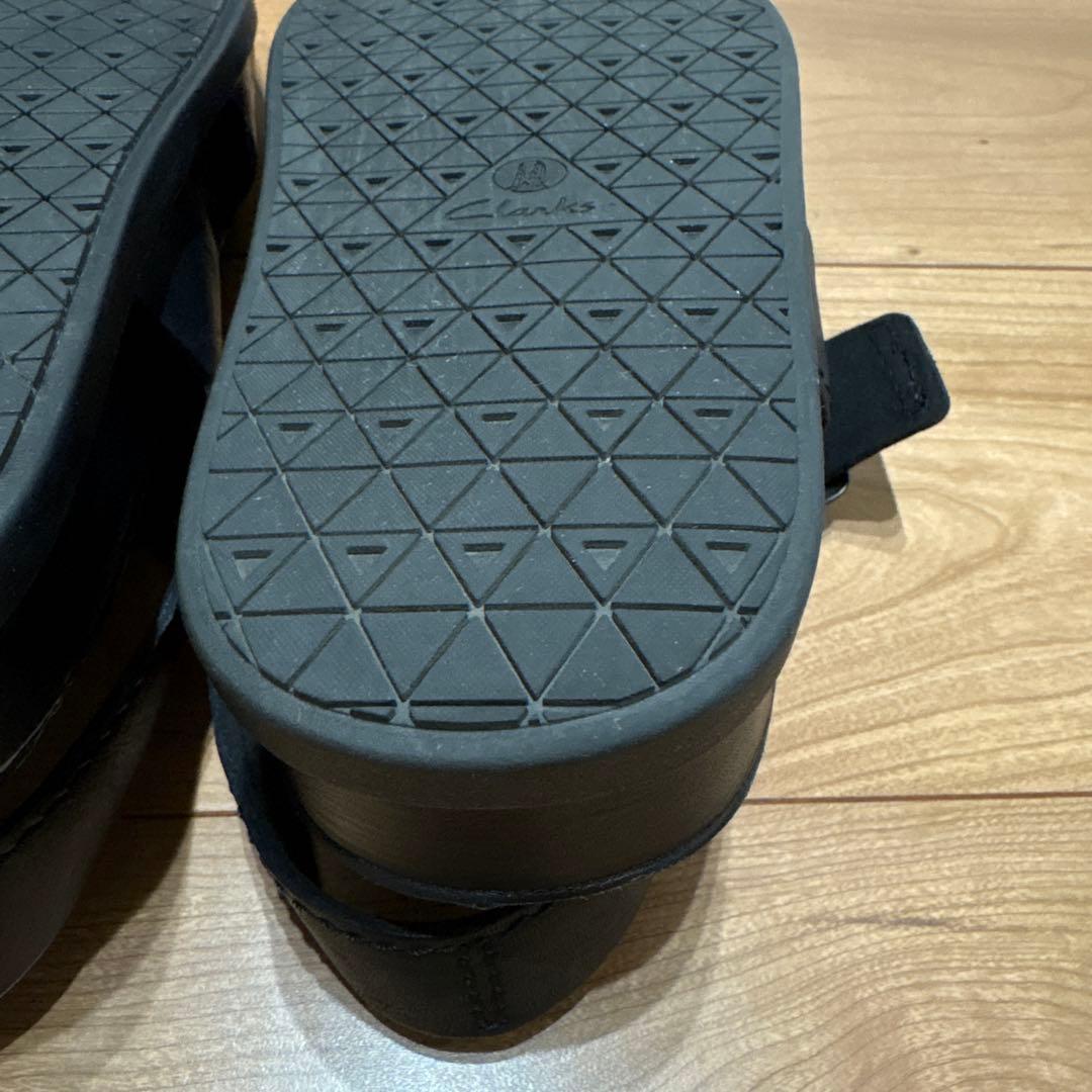 Clarks signatureブラック レザー サンダル