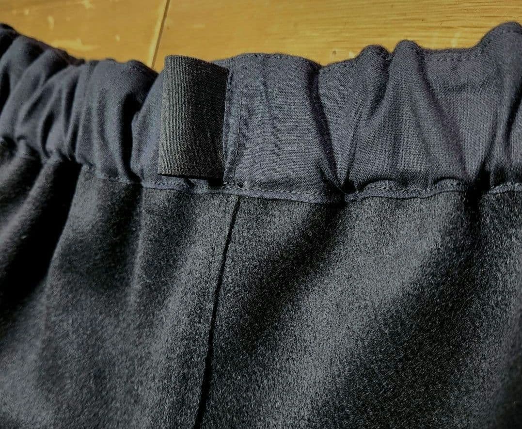 ラムネバルーンパンツ　圧縮ウール黒