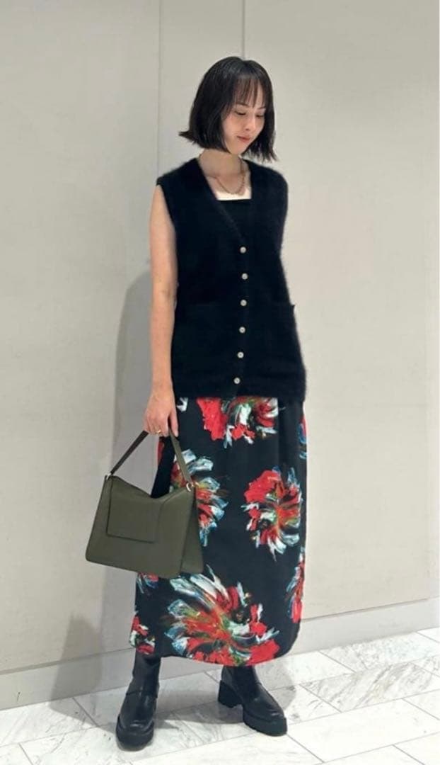 （*）様 トゥモローランド　DES PRES デプレ Vネックベスト