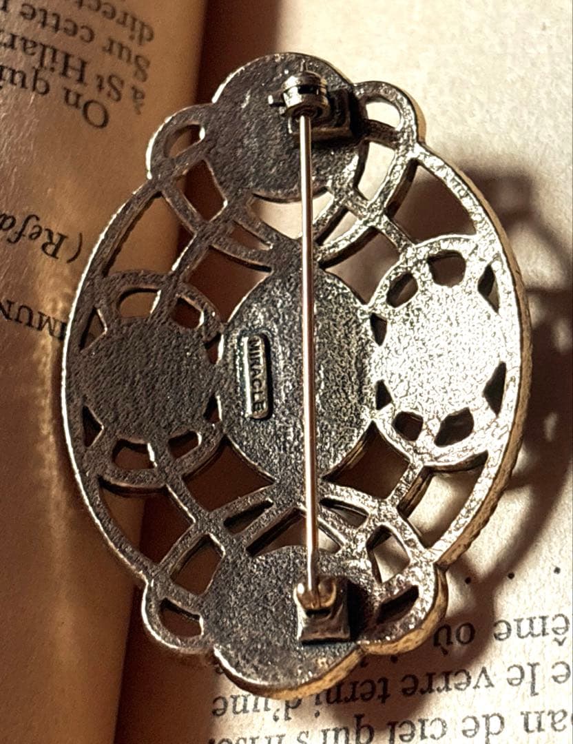 3372ヴィンテージ☆英国/MIRACLE/カボションブローチ