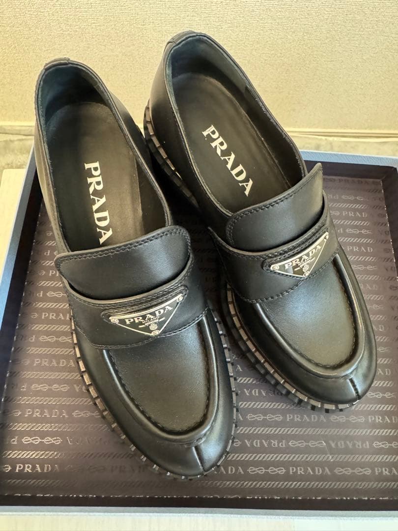 【美品】プラダ レザーローファー