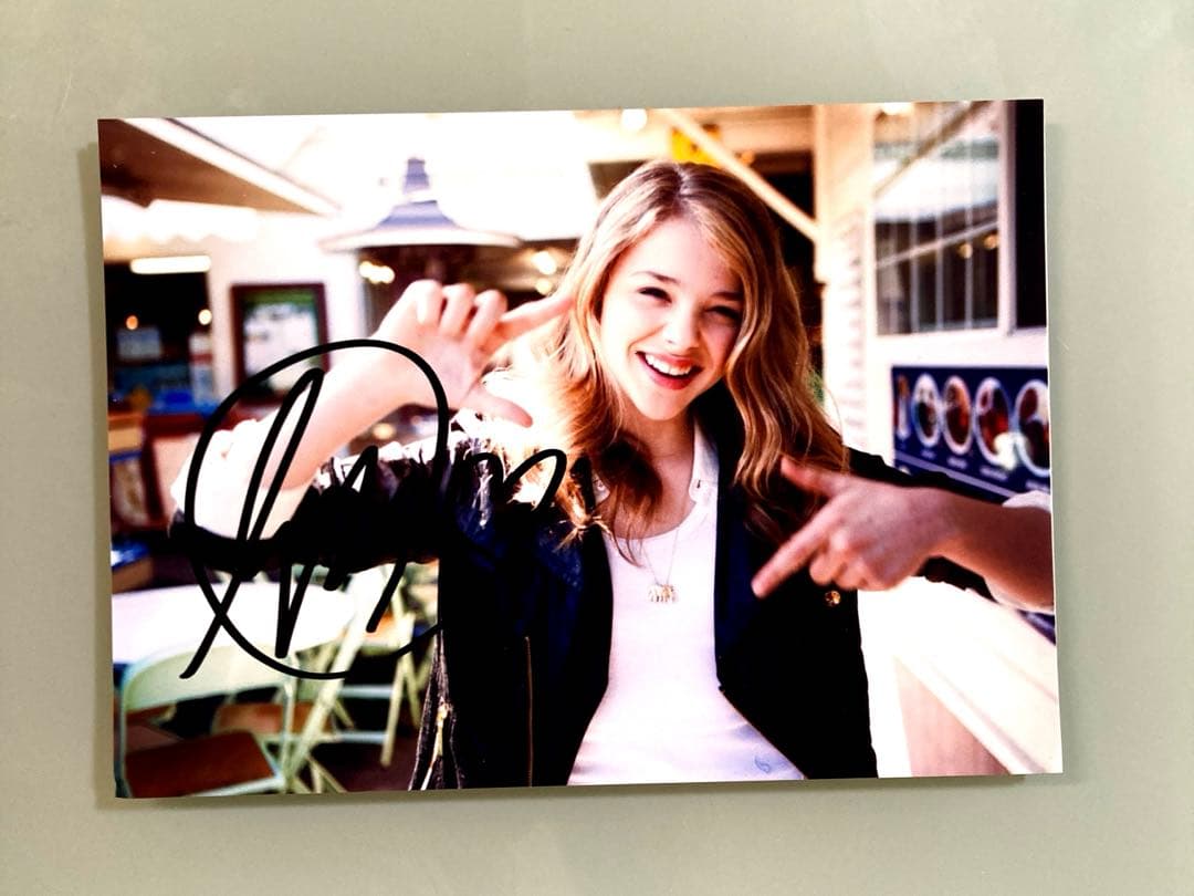 セール中…クロエ・グレース・モレッツ直筆サイン入り2Lサイズ写真…