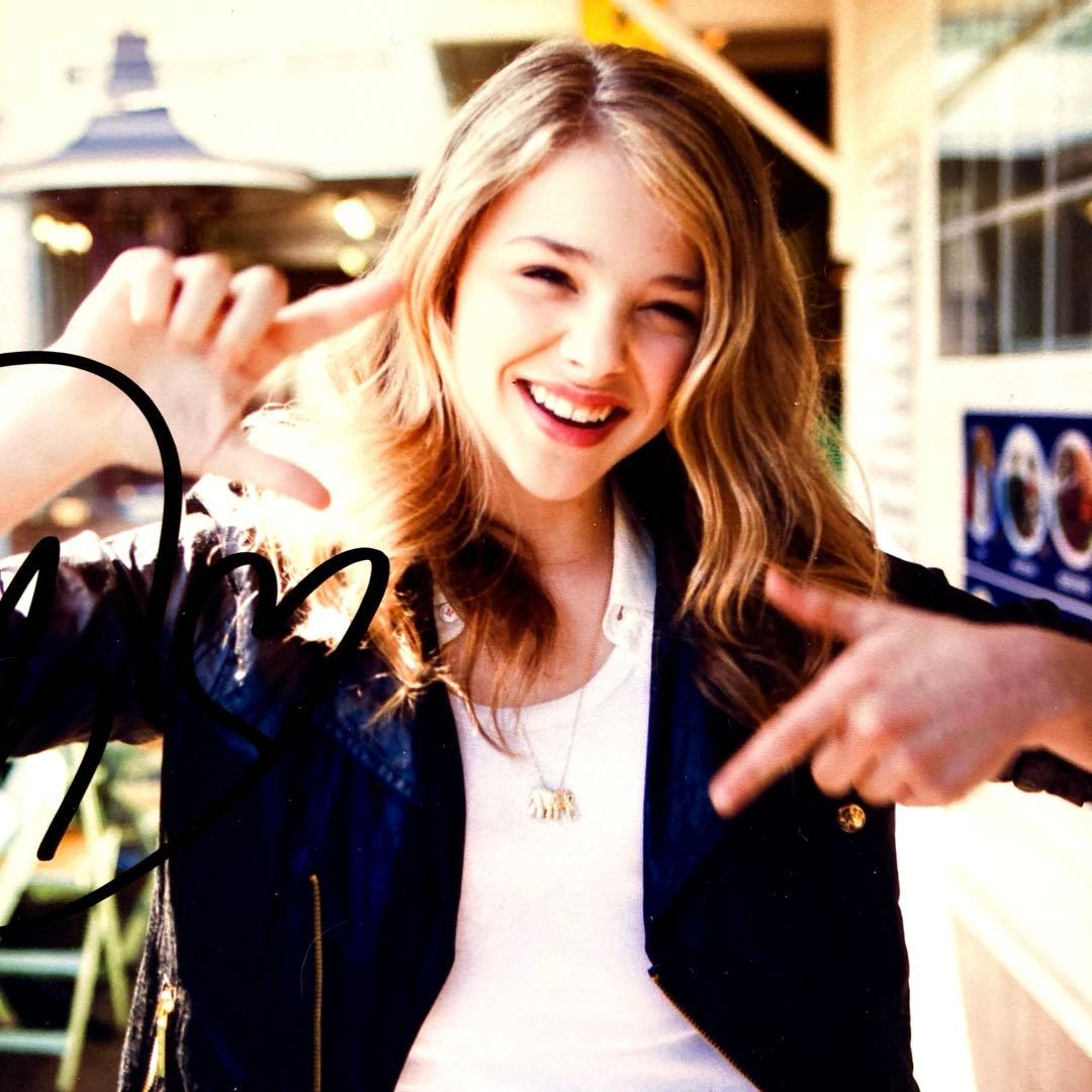 セール中…クロエ・グレース・モレッツ直筆サイン入り2Lサイズ写真…