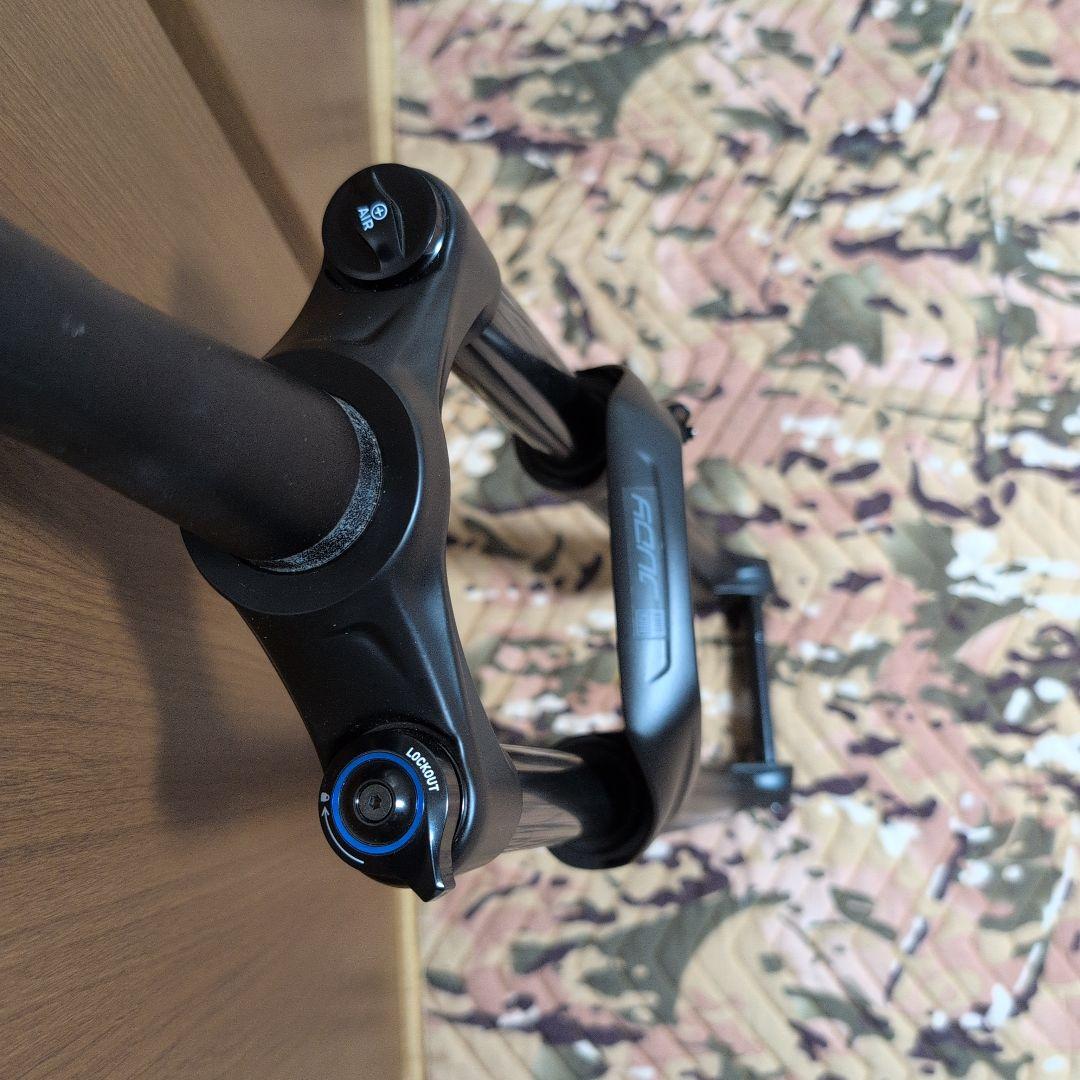 ROCKSHOX judy 130ミリトラベル サスペンションフォーク