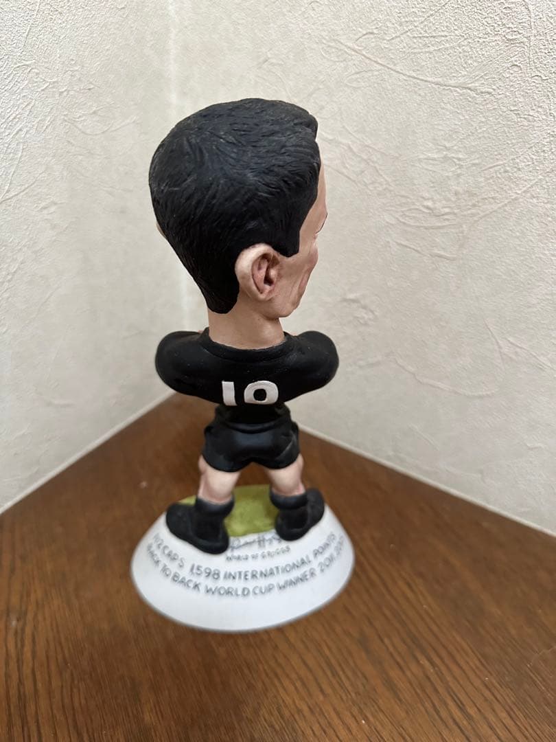 Groggs元オールブラックス ダン・カーター選手のフィギュア世界限定1000体