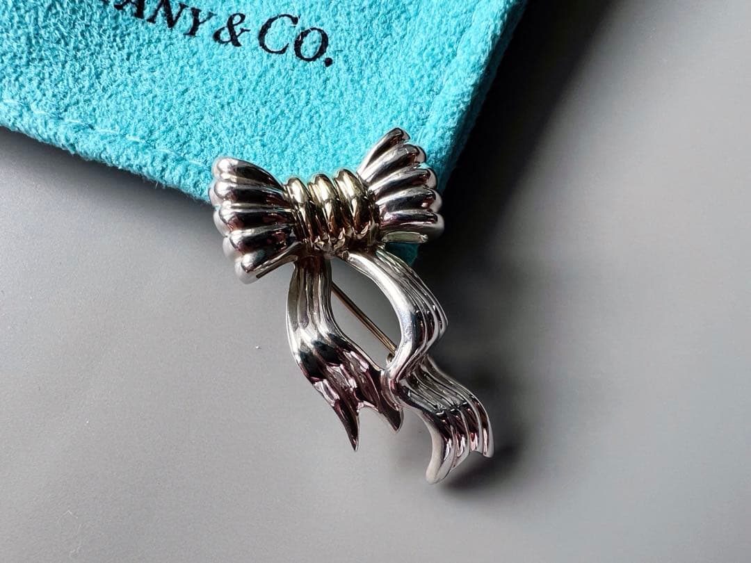 ティファニー　コンビ　リボン　ブローチ