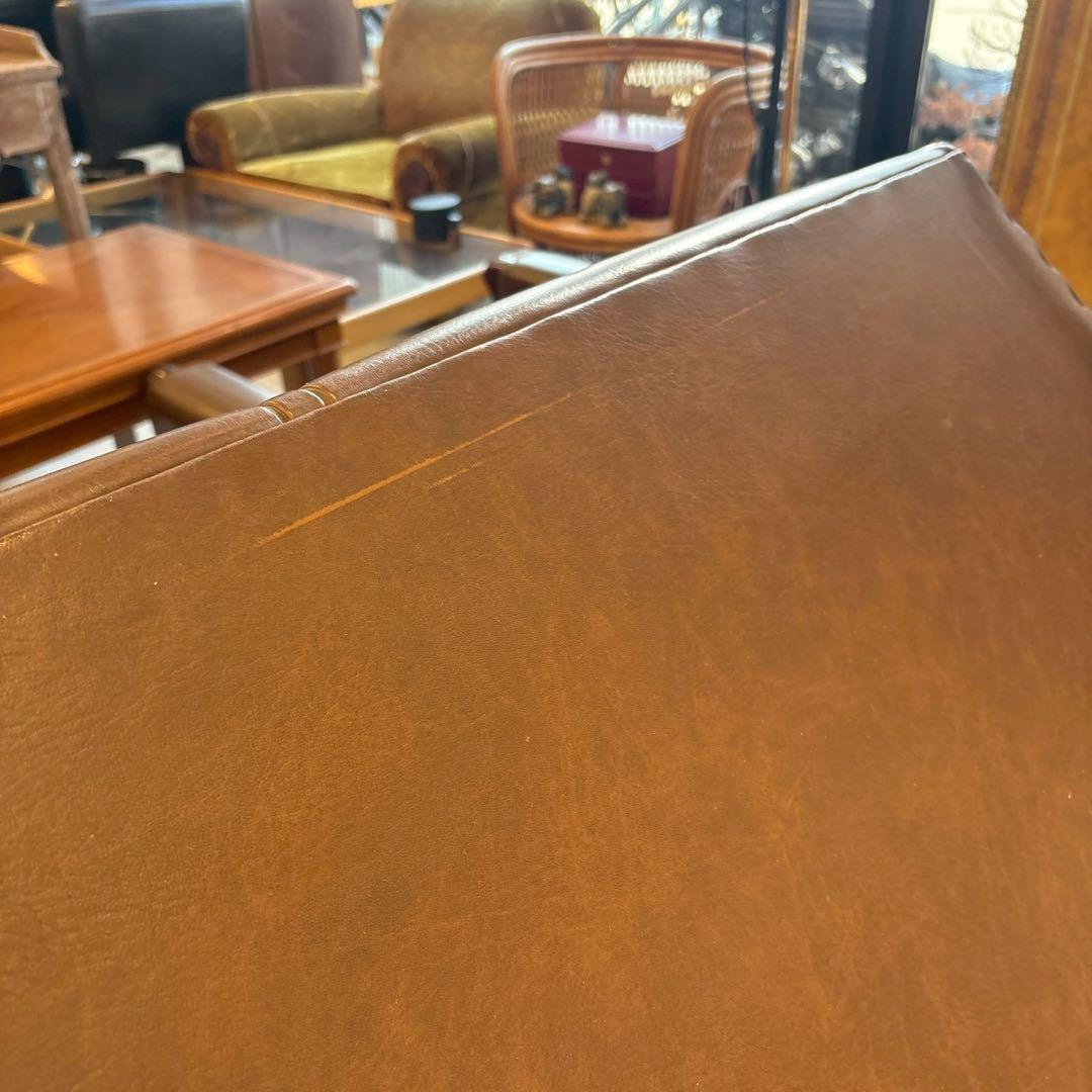 ヴィンテージレザー　3人掛けソファ アームチェア クラシック　喫茶店　レトロ