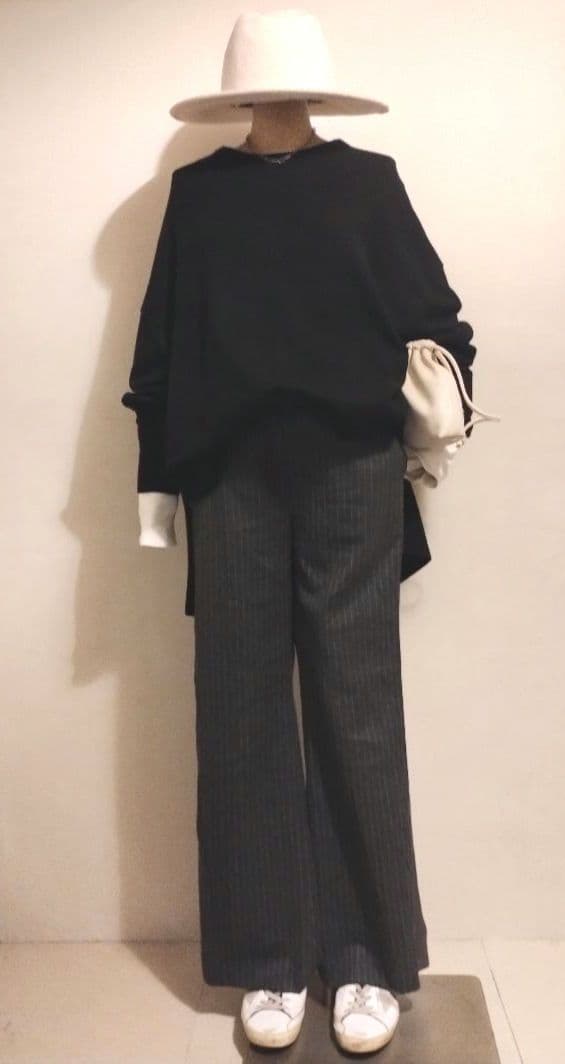 もも様C6915 黒ニット×ジップパンツコーデ