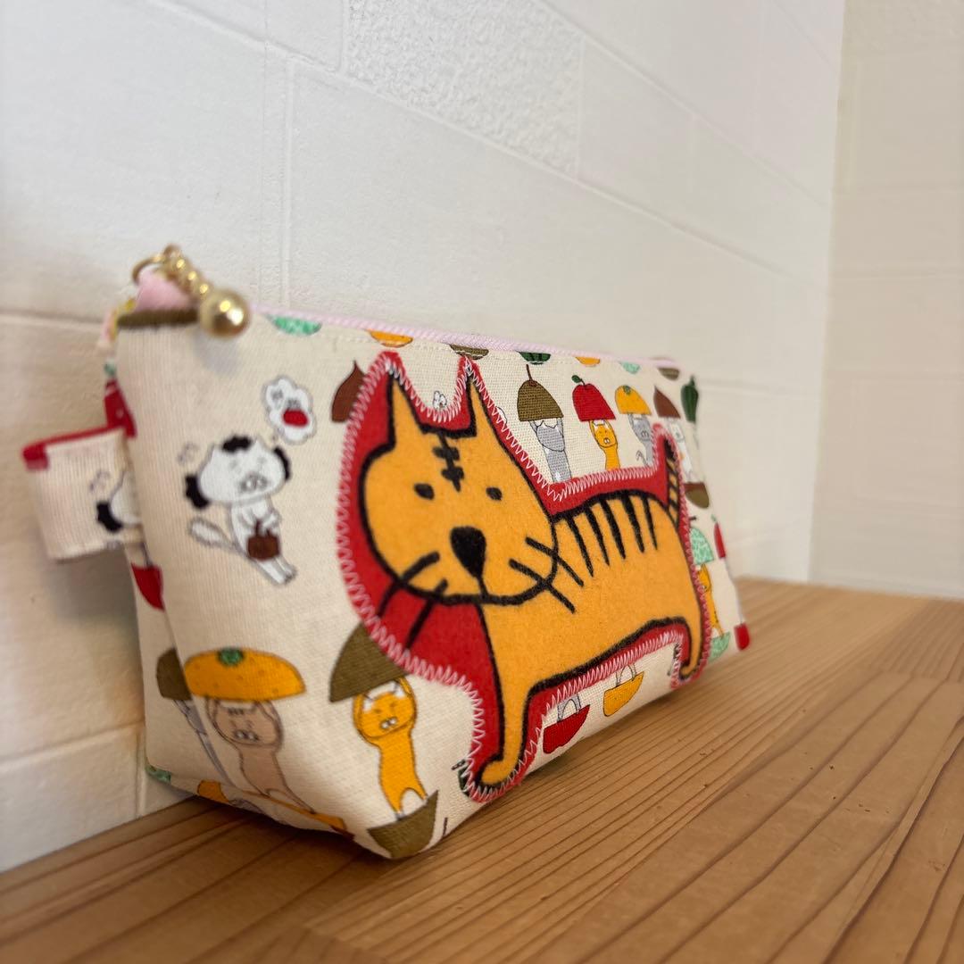 感謝価格　SALE 持ち手付きポーチ　猫柄　人気　ハンドメイド