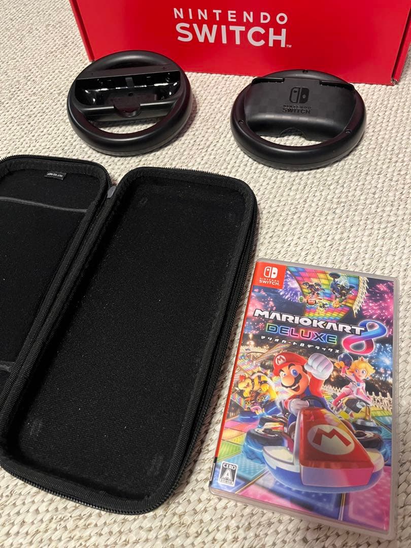 Switch本体一式＋SD256GB＋マリカ8＋純正ハンドル＋箱あり