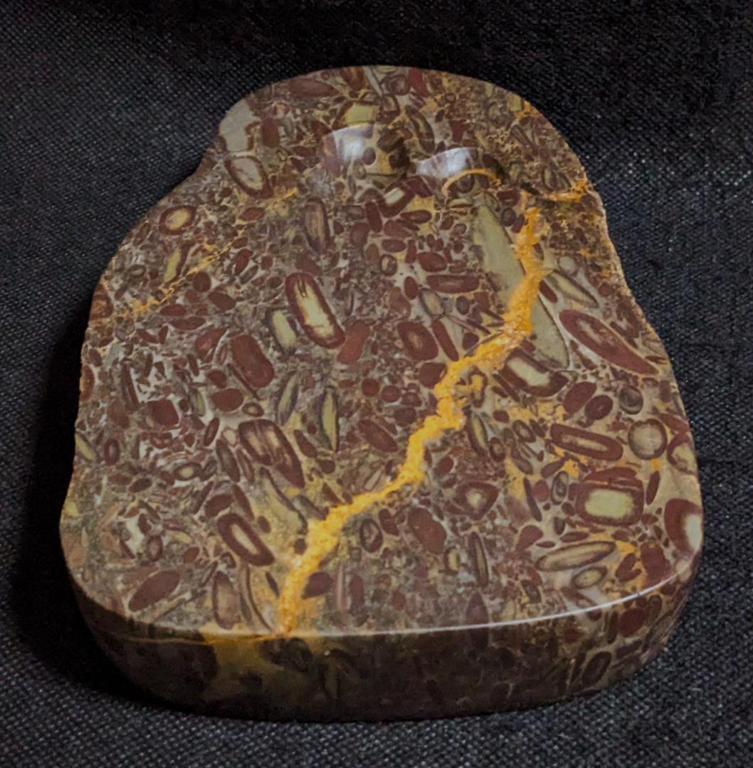 【豆斑玉石の天成楕硯板　瓢箪海】◆小豆色の豆斑や黄竜紋◆珍品◆唐木箱◆7.2吋