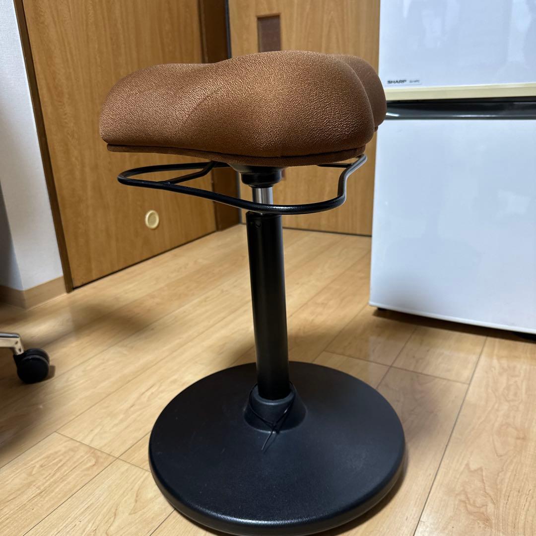 姿勢がよくなる椅子　腰痛防止