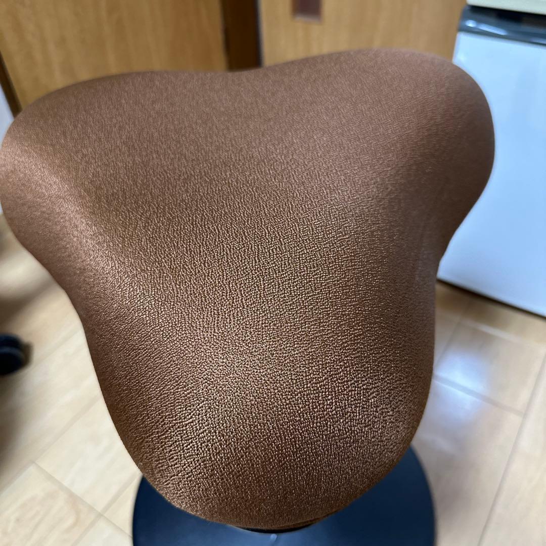 姿勢がよくなる椅子　腰痛防止