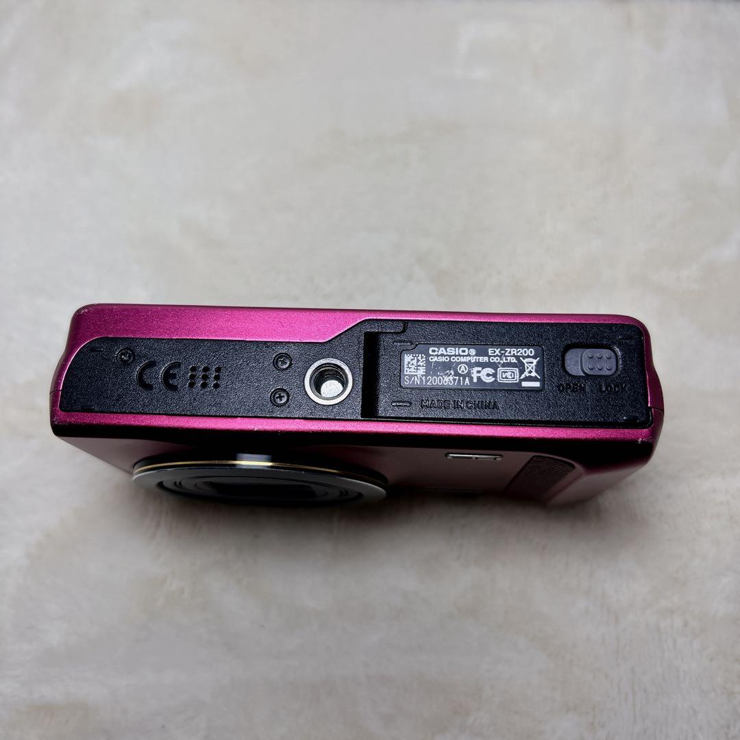【美品】CASIO EXILIM EX-ZR200 コンパクトデジタルカメラ