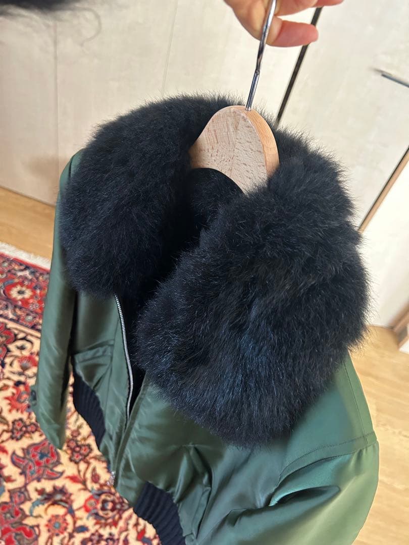 美品　PRADA ボンバージャケット　ファー襟付き（フクロギツネ）