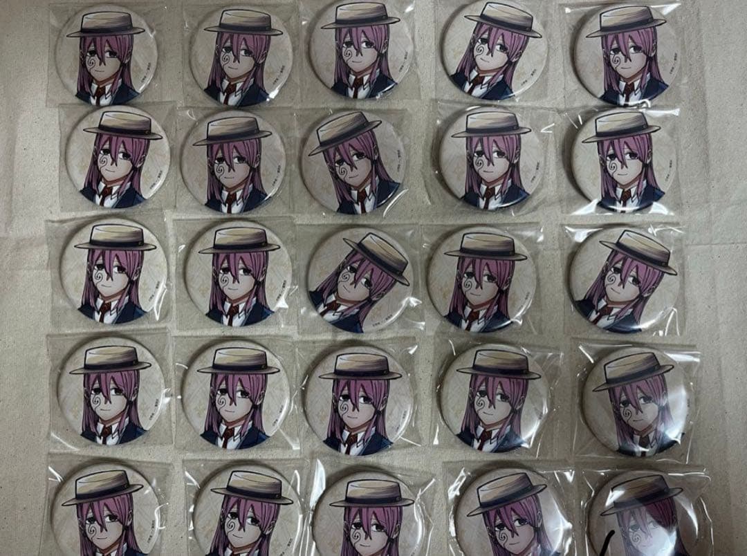 ドミナ 缶バッジ25個