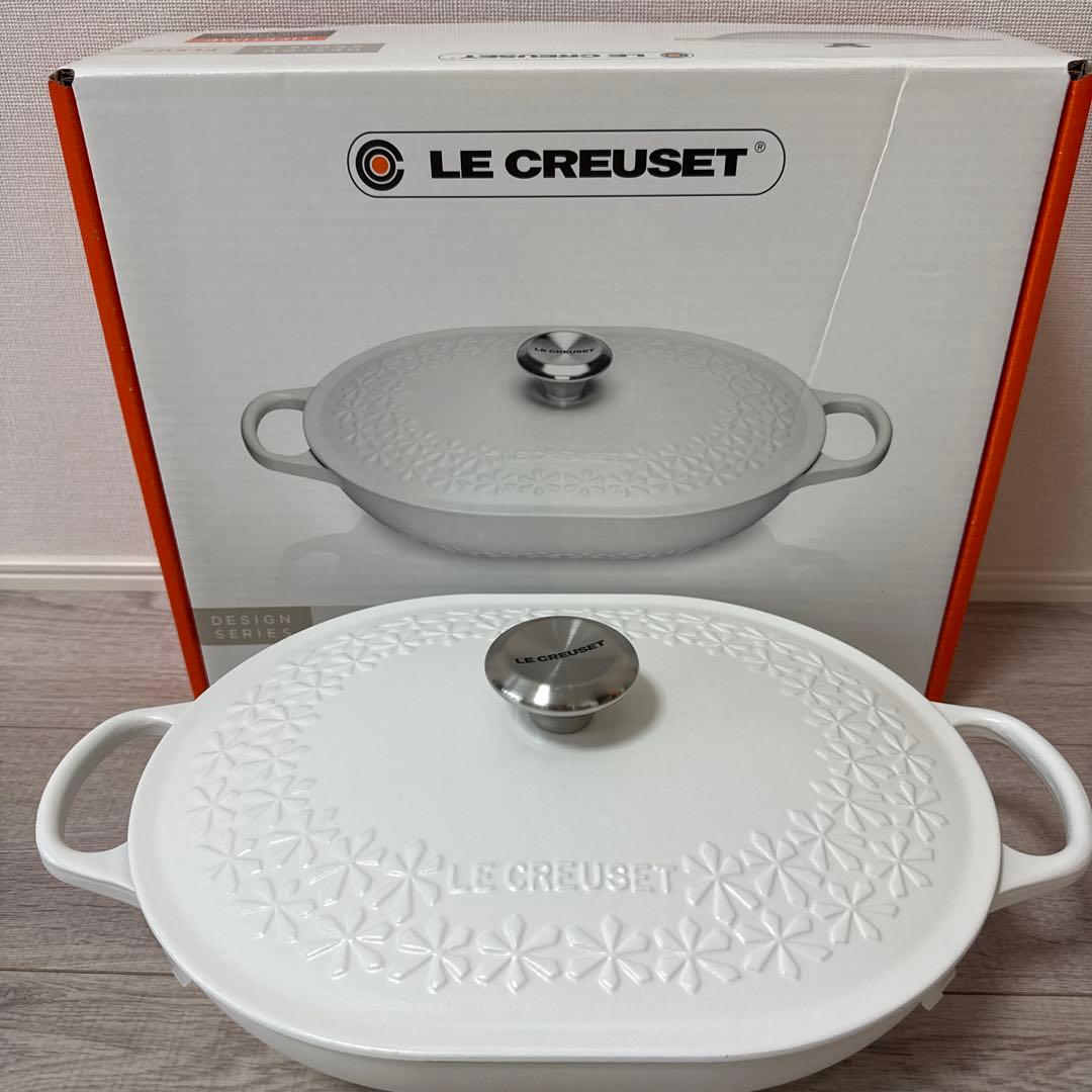 ルクルーゼ オブロング マルミット フラワーレリーフ コットン 31