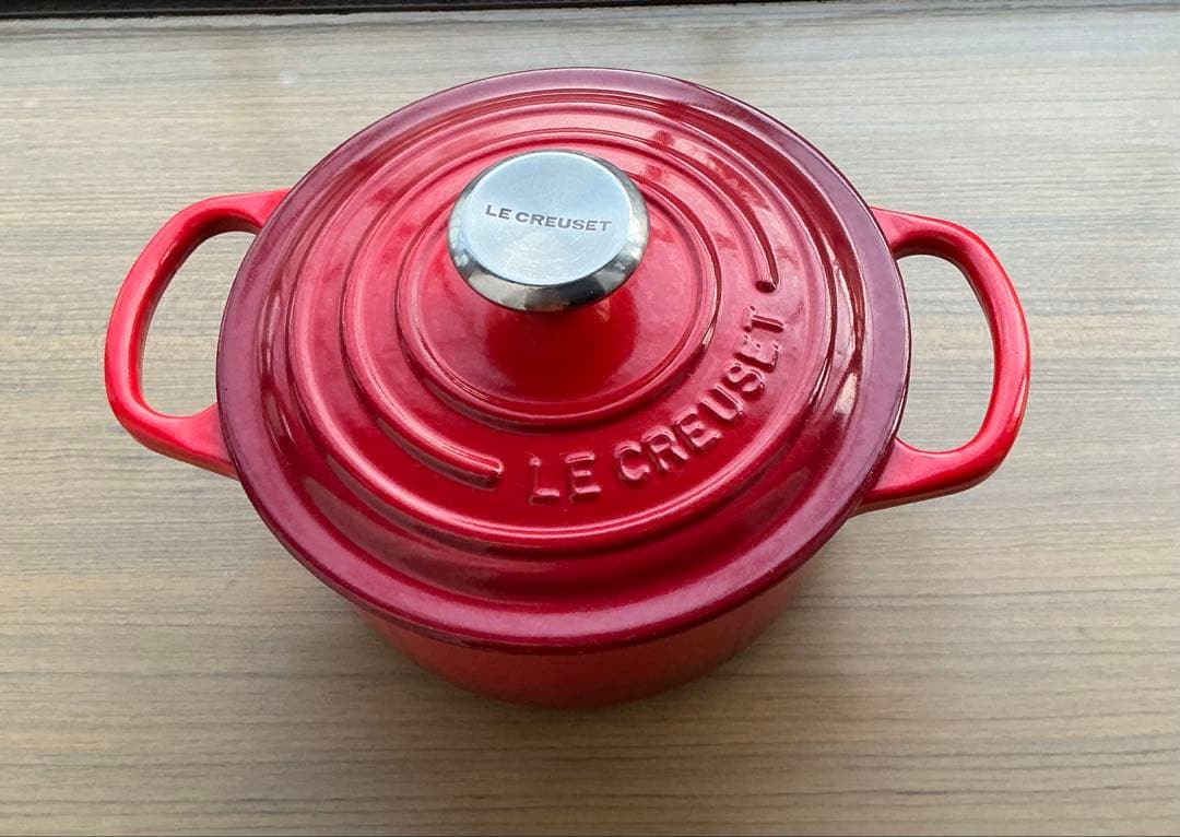 シグニチャー ココット・ロンド 16cm チェリーレッド (シルバーツマミ)