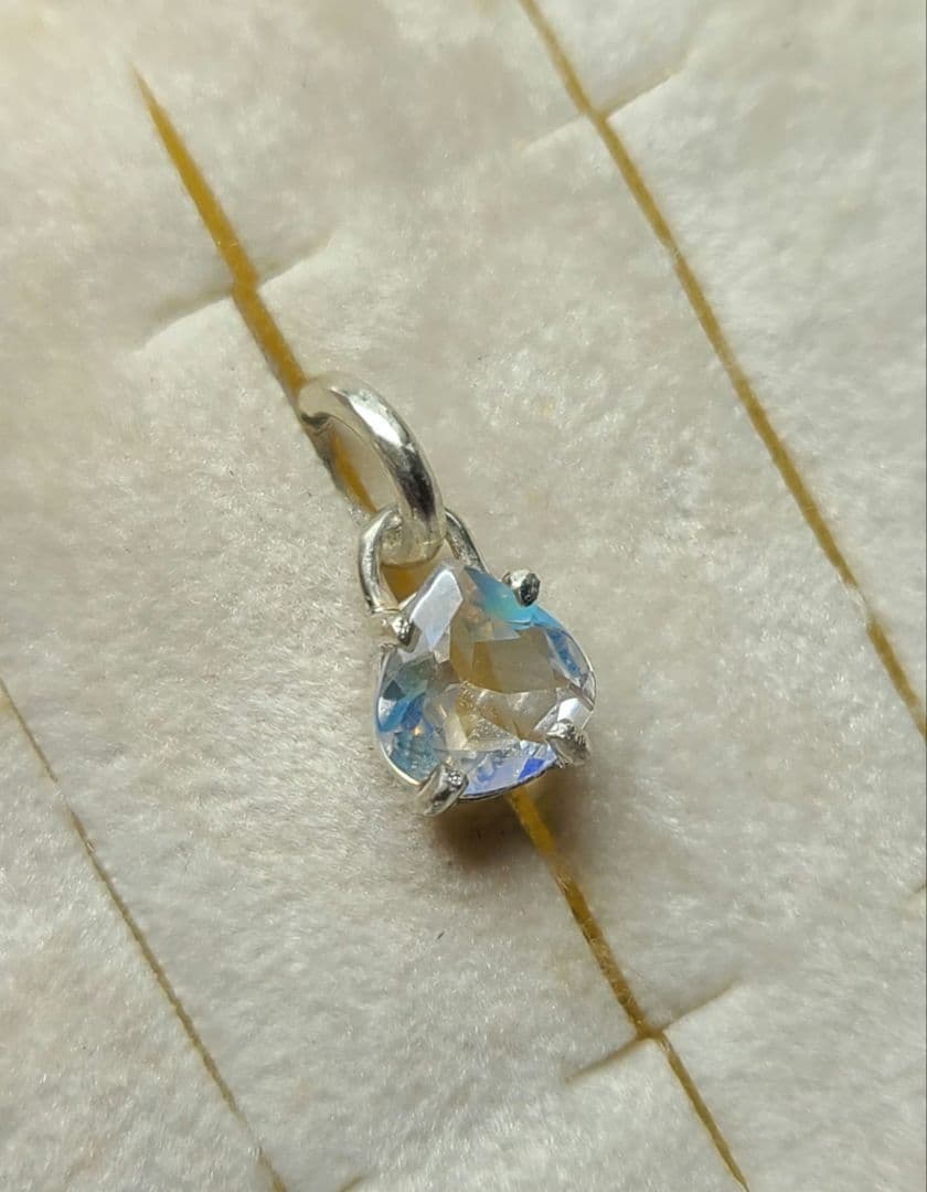 りり幻想的なオーロラシラー★アンデシンラブラドライト★