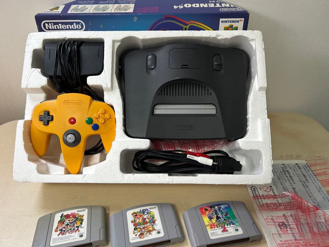 ニンテンドー64　旧世代 ゲーム機 本体 NINTENDO 64