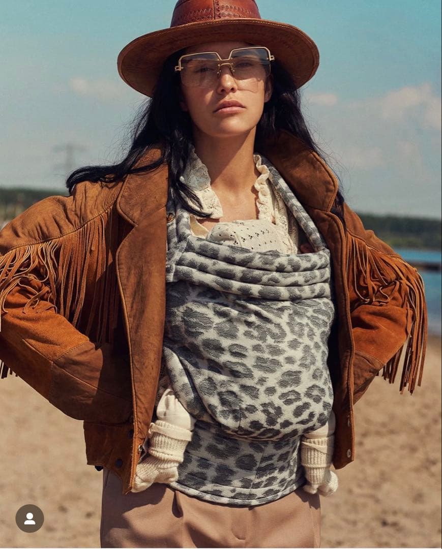 アーティポッペ　レオパード柄 抱っこ紐　ライトグレー