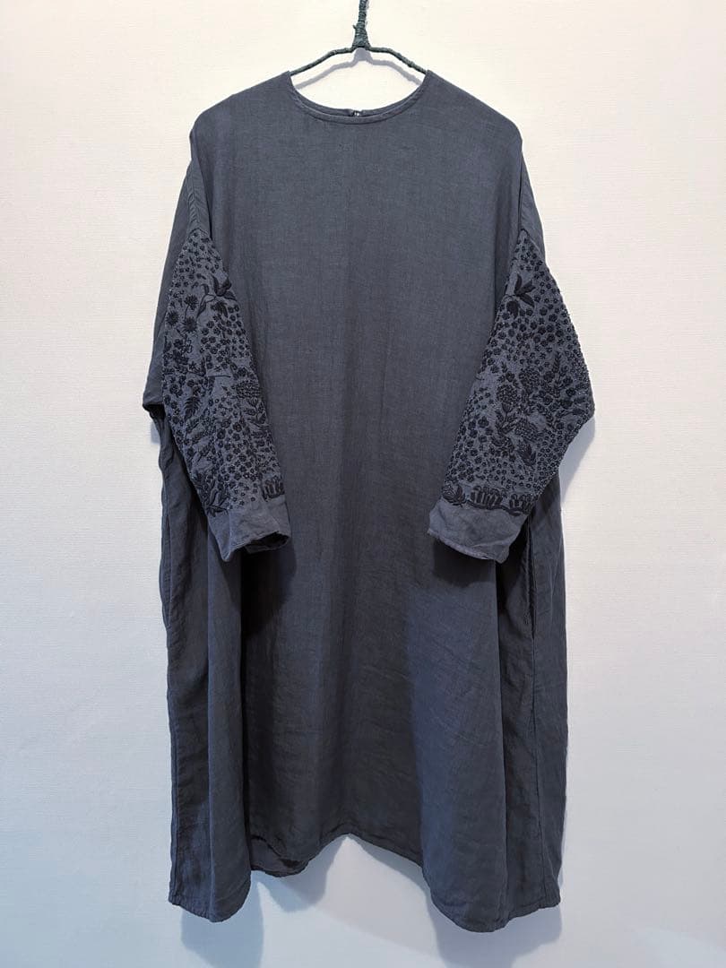 aodress_アオドレス　グレー花刺繍チュニック