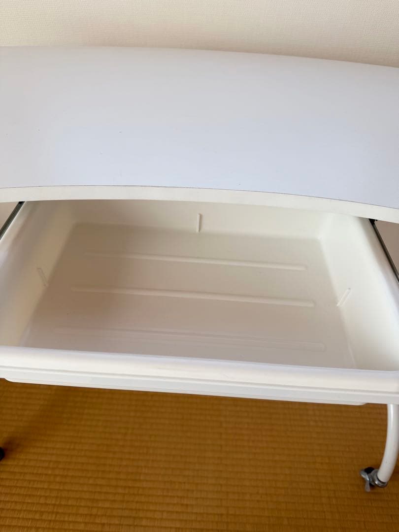 美品☆折りたたみネイルテーブル　折りたたみテーブル　高崎市手渡し¥5000