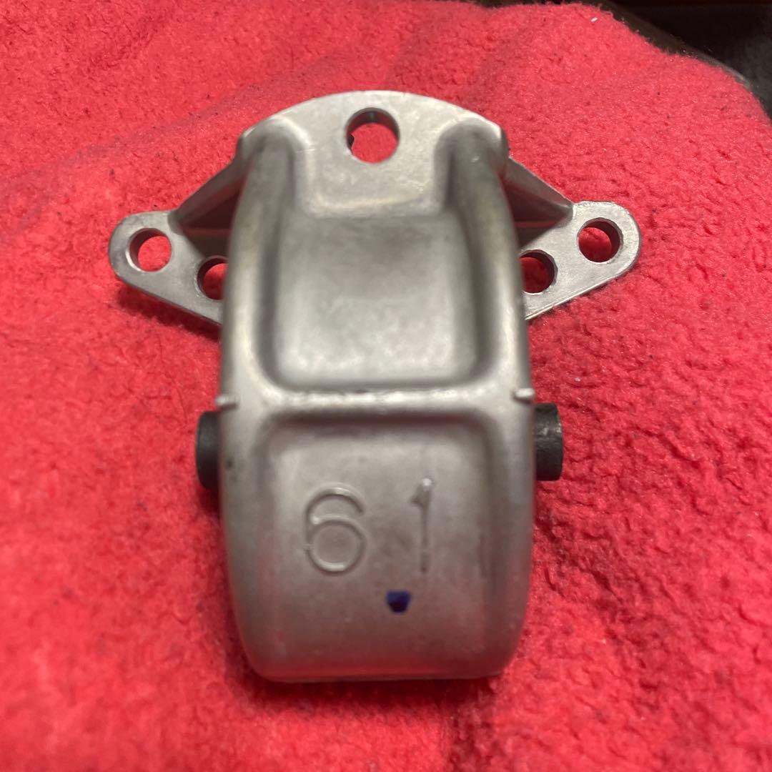 NISSAN ラシーン エンジンマウントインシュレーター 11210-1M900