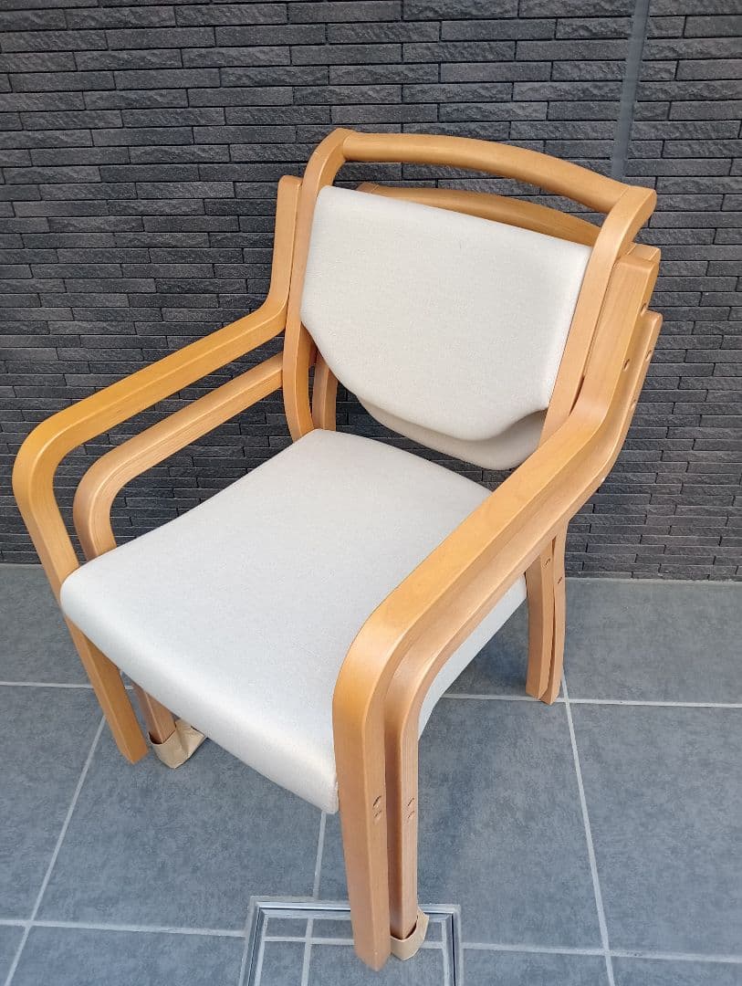 （美品）天然木製スタッキングチェアLION
