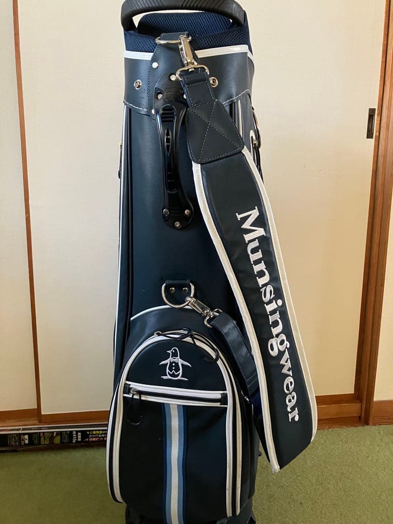 Munsingwear EVERNAVY キャディバッグ ネイビー　特価中‼️
