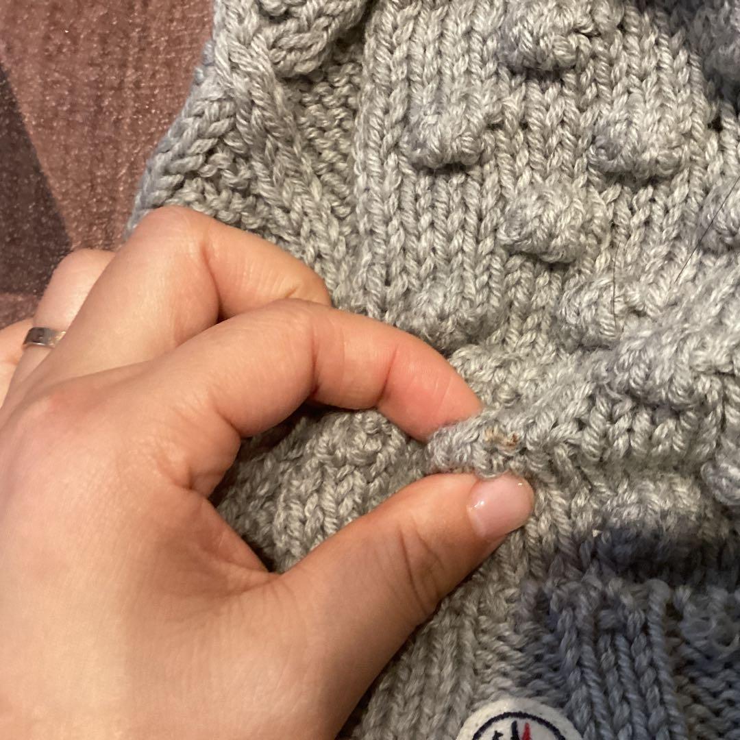 MONCLER グレー ニット帽 ポンポン付き