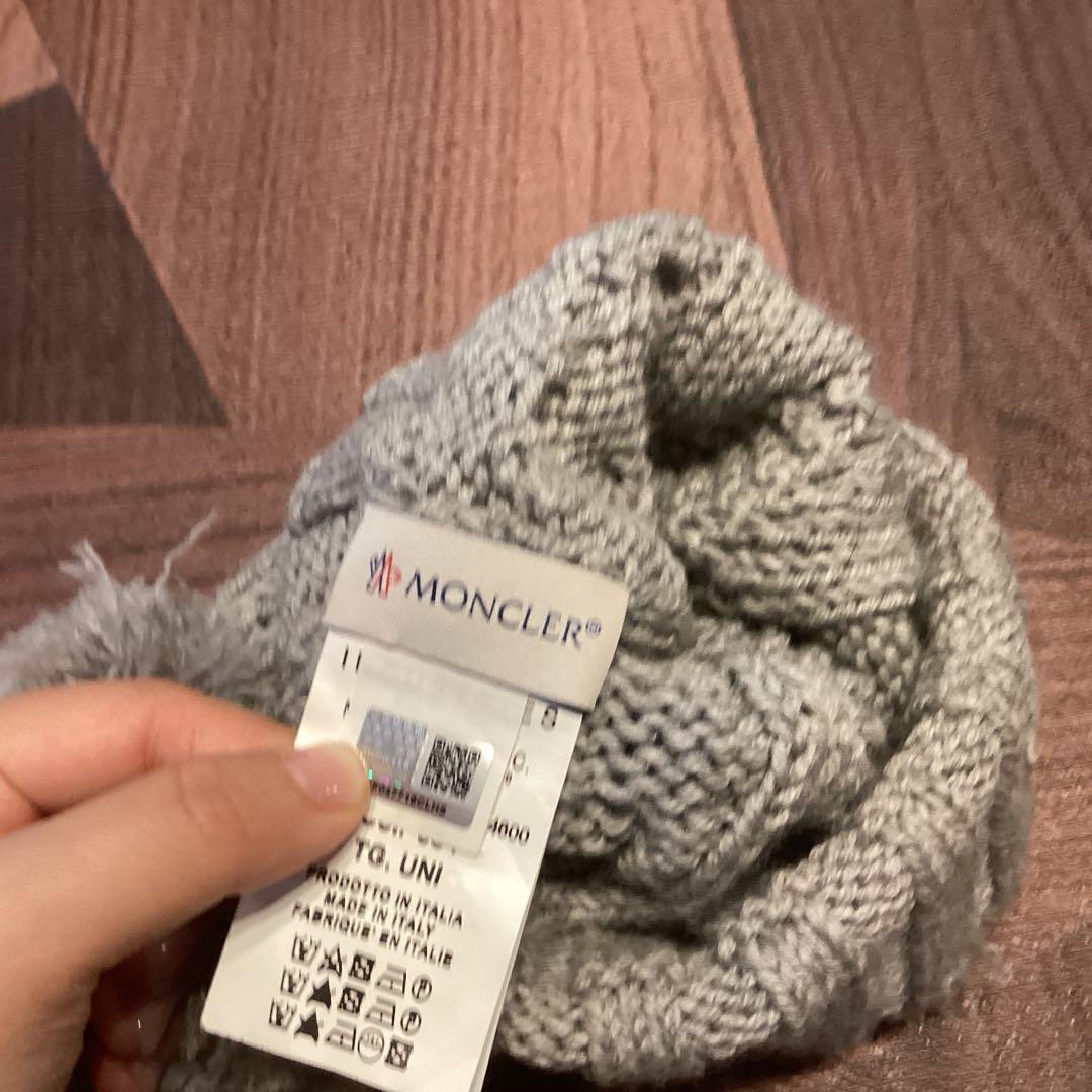 MONCLER グレー ニット帽 ポンポン付き