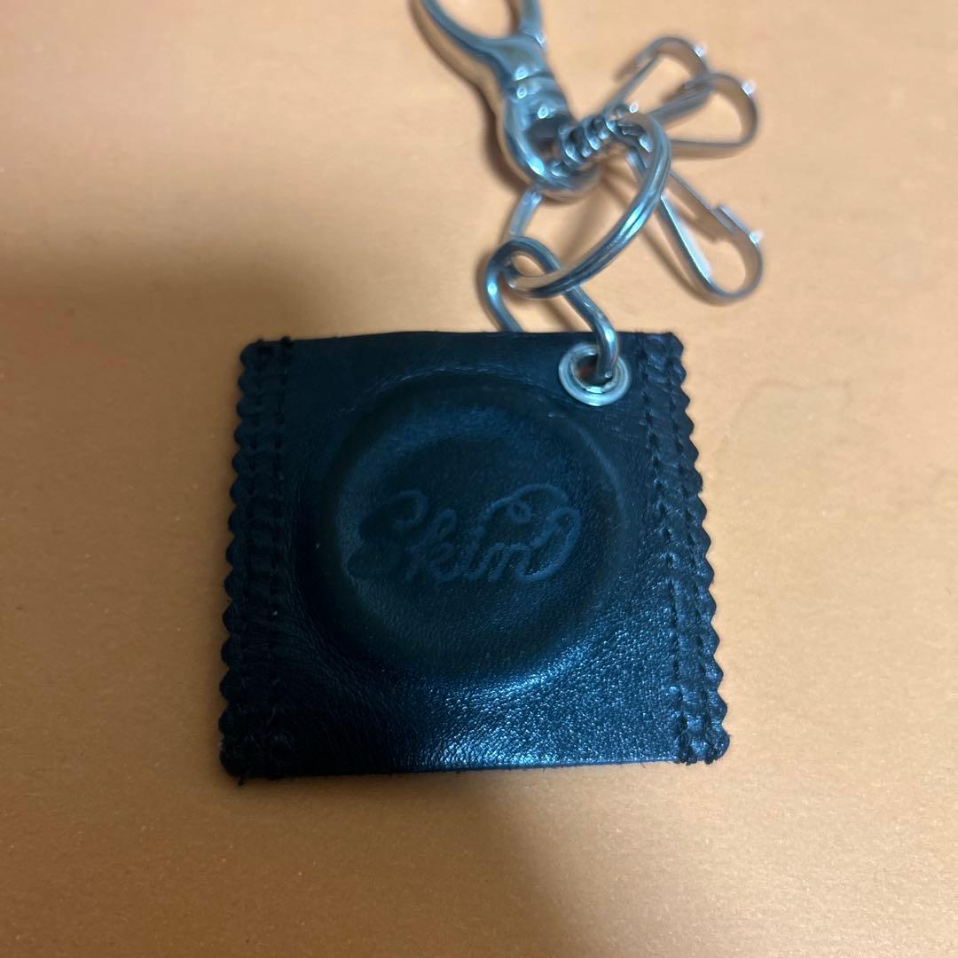 SKIN tokyoコンドームキーホルダーキーリング 牛革