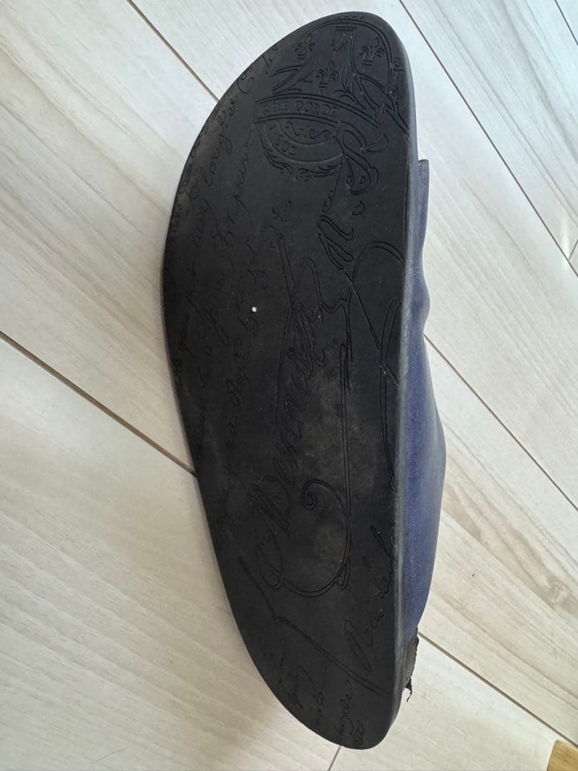 BERLUTI グレー サンダル バックル付き