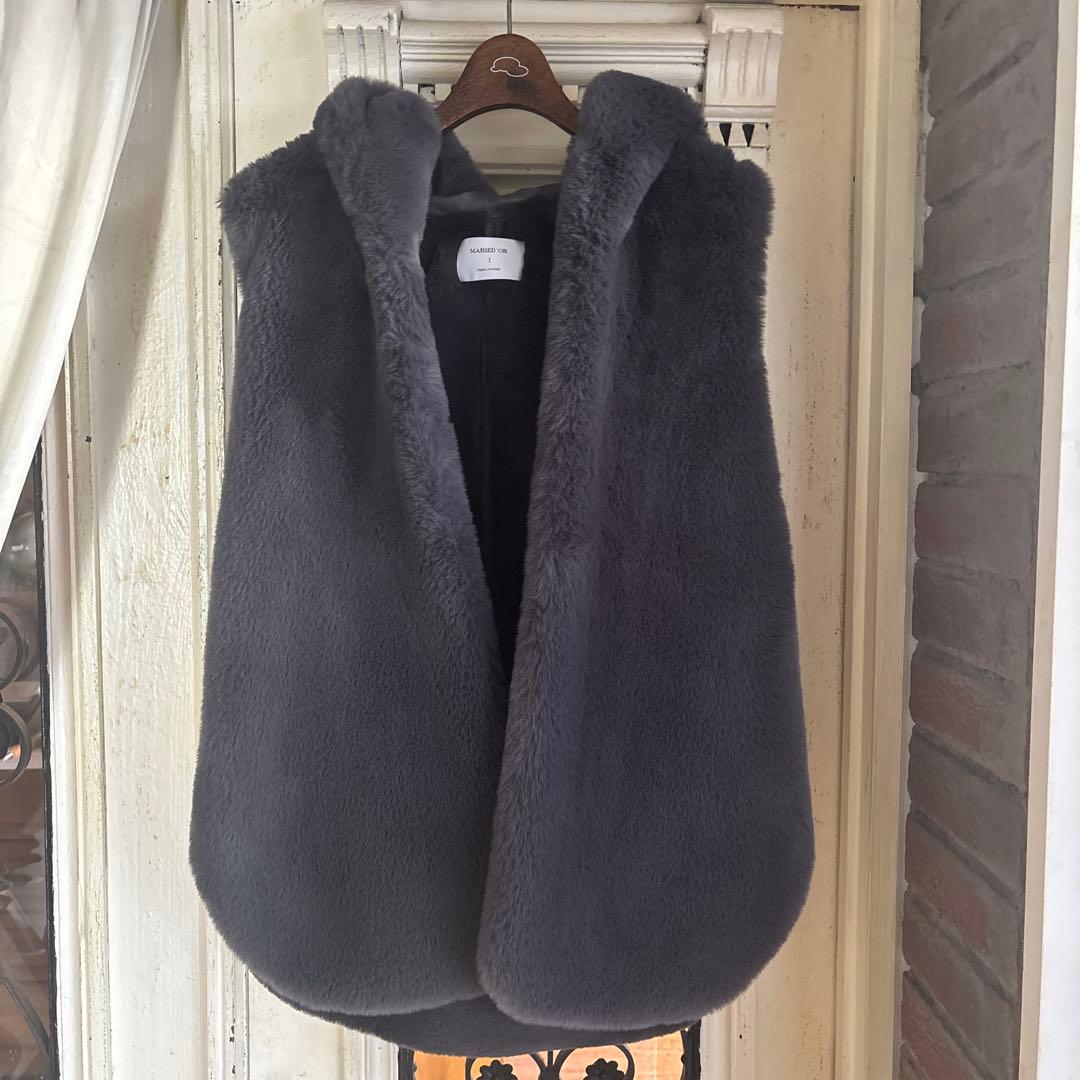 maried or フェイク　ファーベスト　フード　グレー