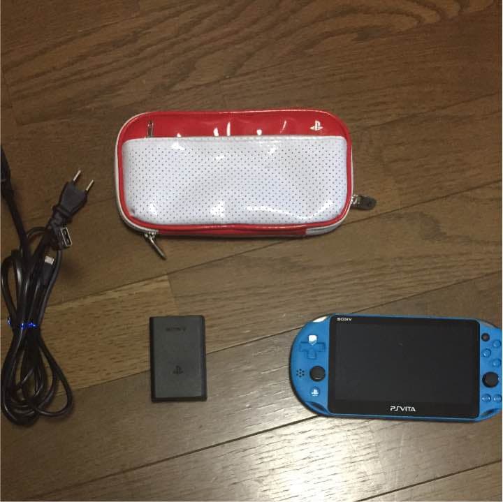 psvita 本体 ブルー PCHー2000   本体用ケース付き