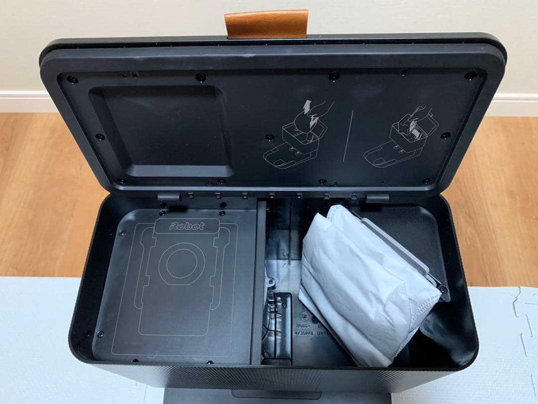 アイロボット掃除機&床拭きロボット　ルンバi5+ クリーンベース付き