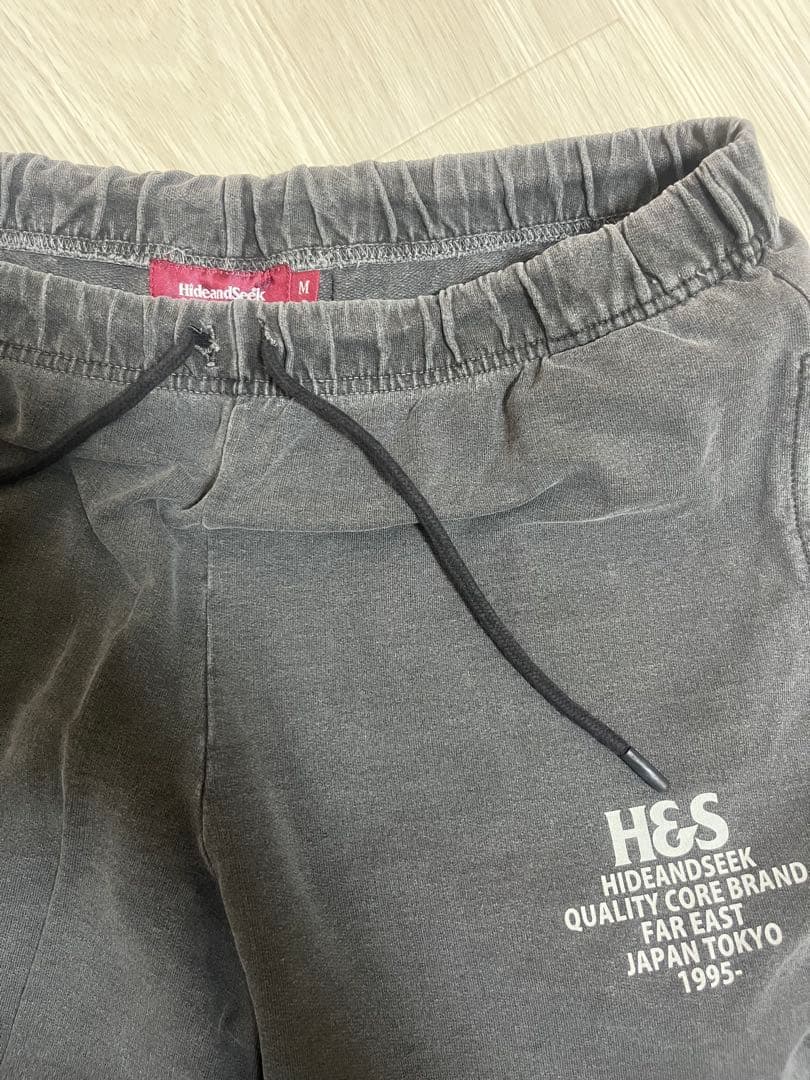 hideandseek Logo Short (24ss) ショートパンツ