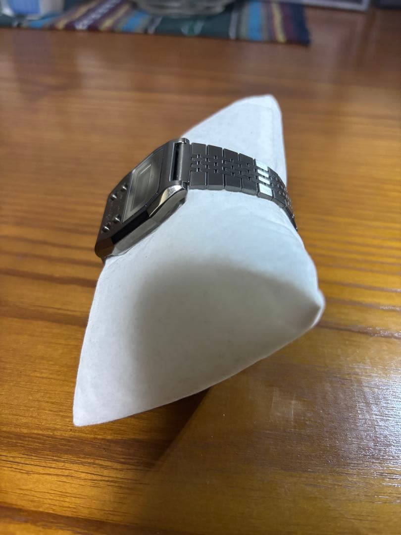 CASIO A1100GGV-8JF デジタル腕時計　美品