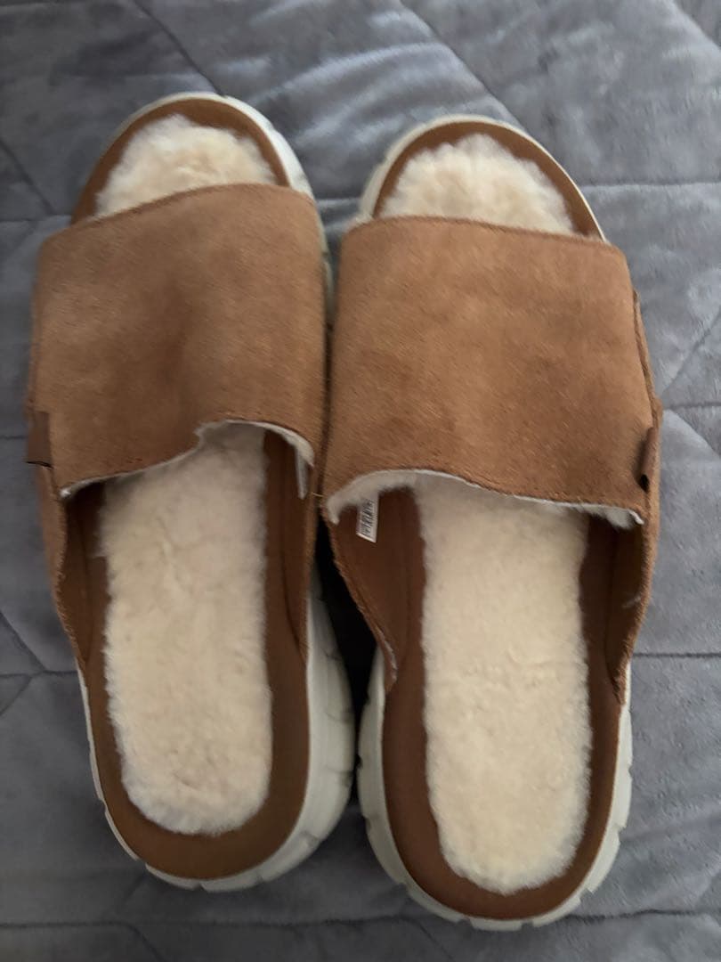 UGG コンフォートサンダル ブラウン