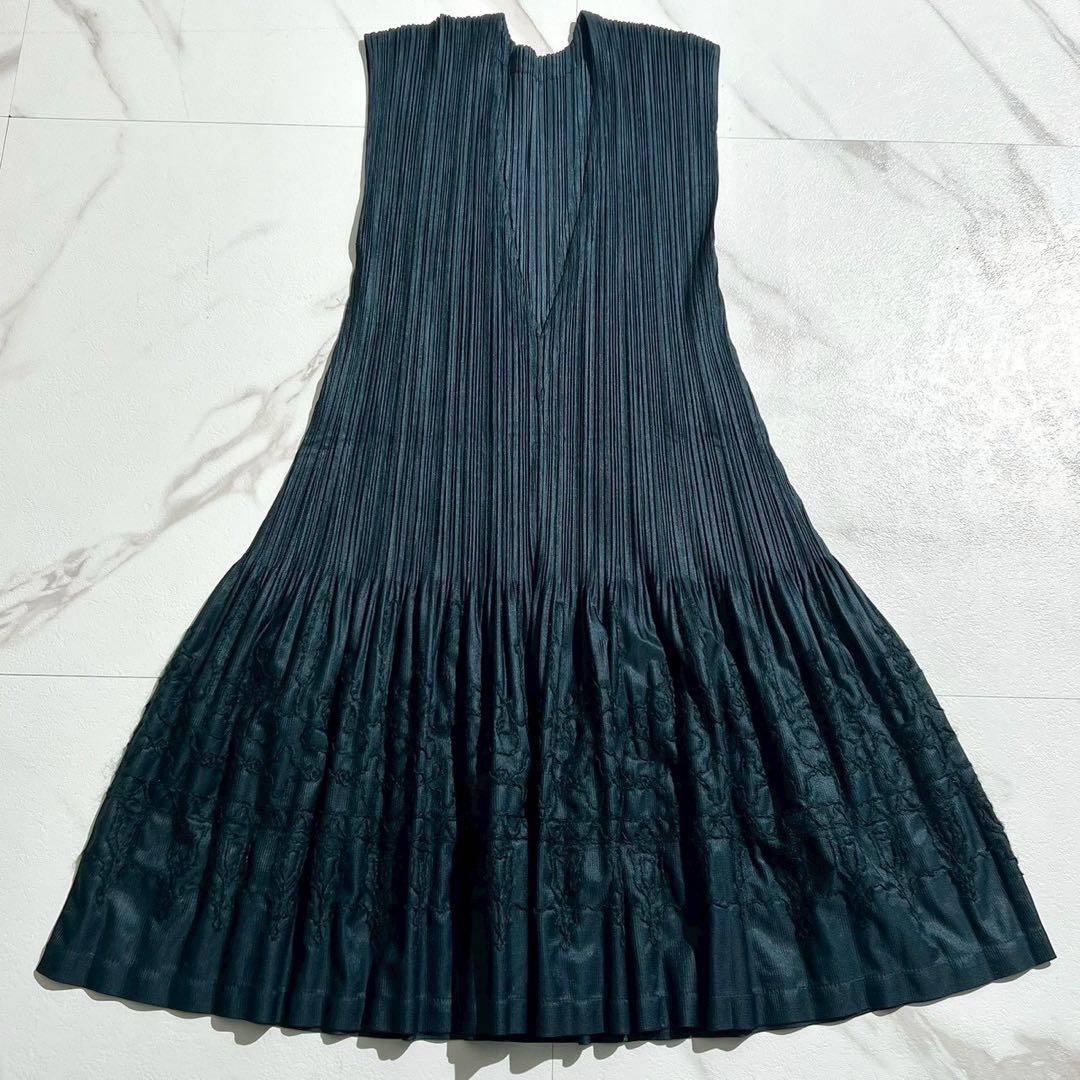 美品✨PLEATS PLEASE ノースリーブ フレアワンピース 刺繍 Vネック