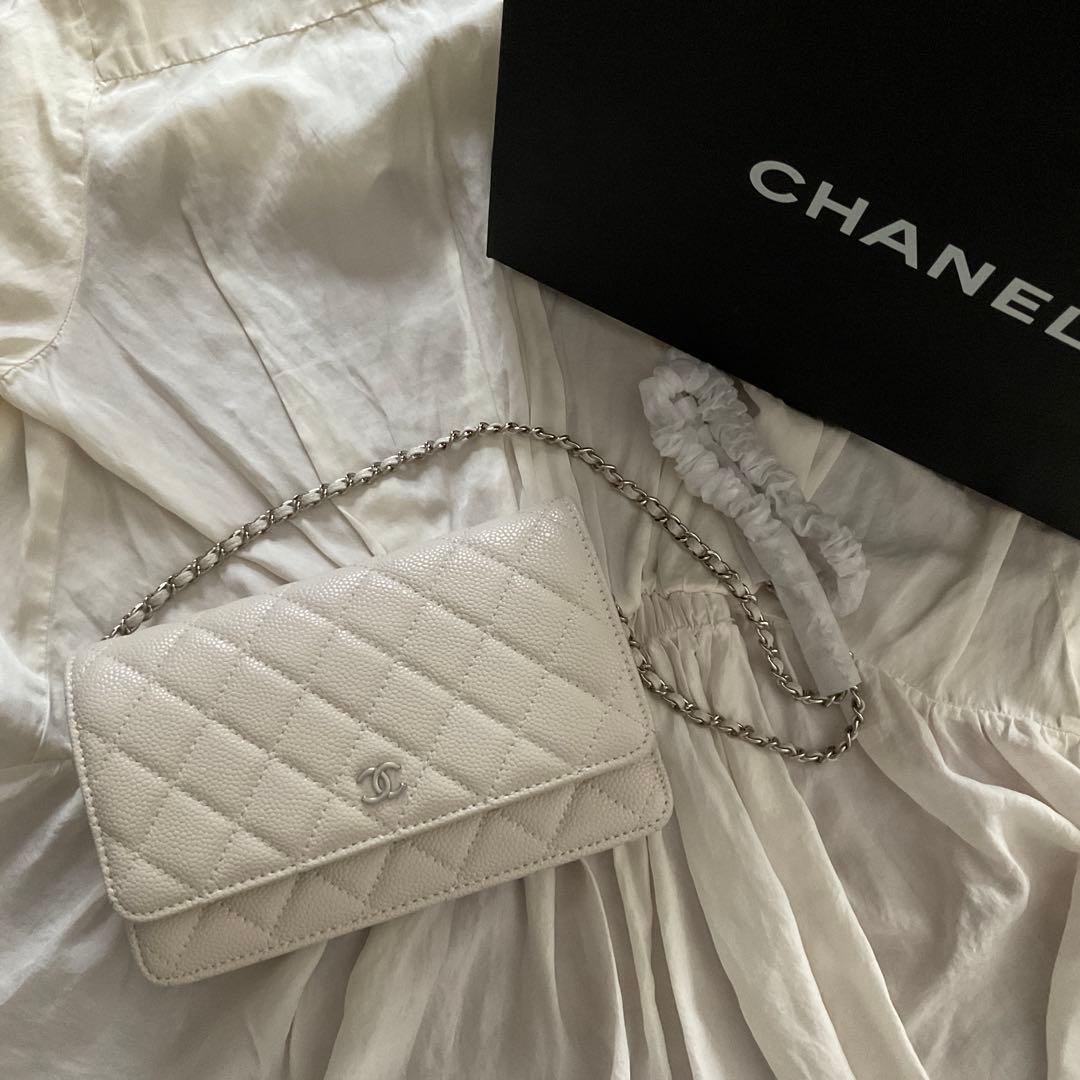 CHANEL ノベルティ　チェーンウォレット　キャビアスキンシルバー