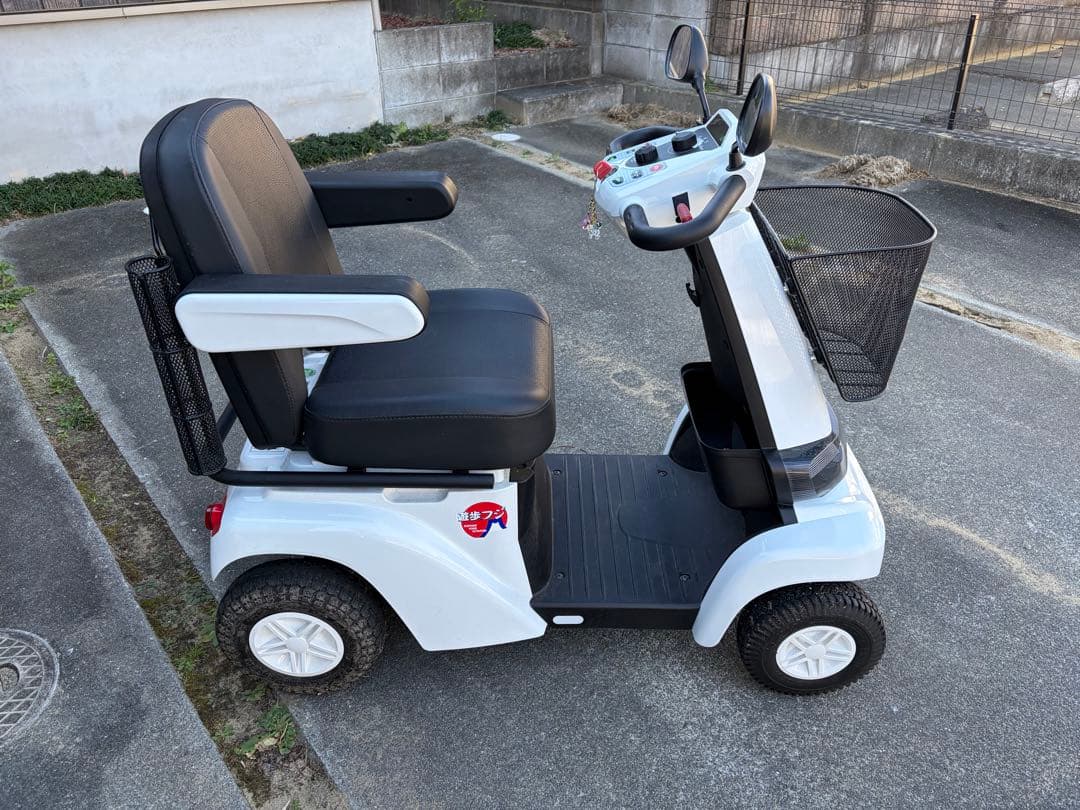 [送料込み]セニアカー　遊歩フジ 引き取りは3万円値引き