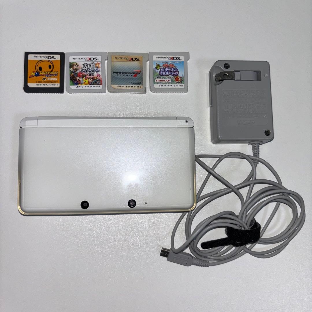 ニンテンドー 3DS ホワイト ソフトセット(大乱闘、マリオカートなど)