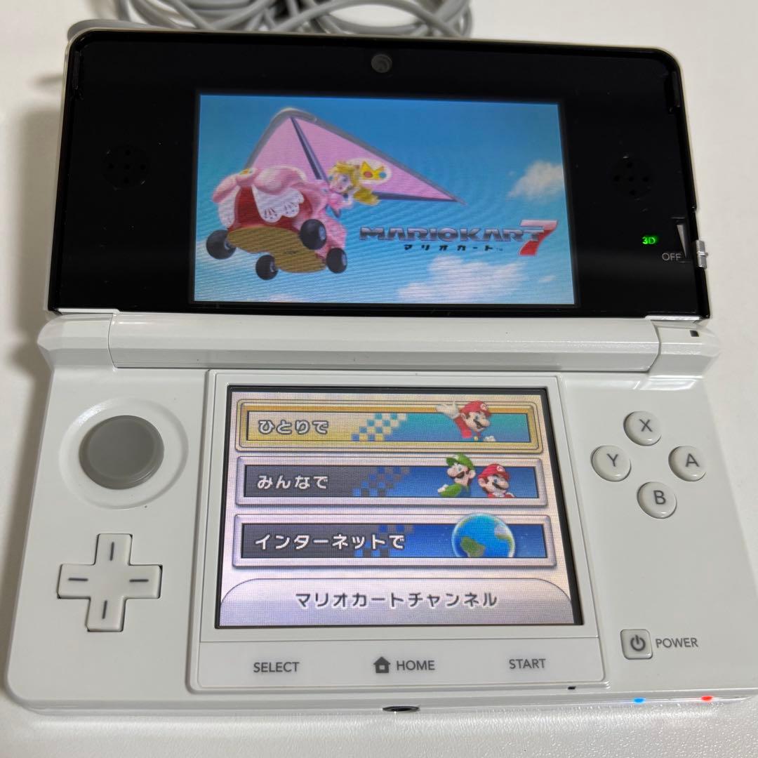 ニンテンドー 3DS ホワイト ソフトセット(大乱闘、マリオカートなど)