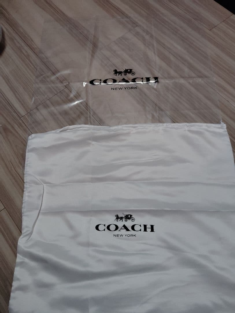 1/25まで大特価！新品　COACH 花と蝶 ショルダーバッグプラ袋布袋付